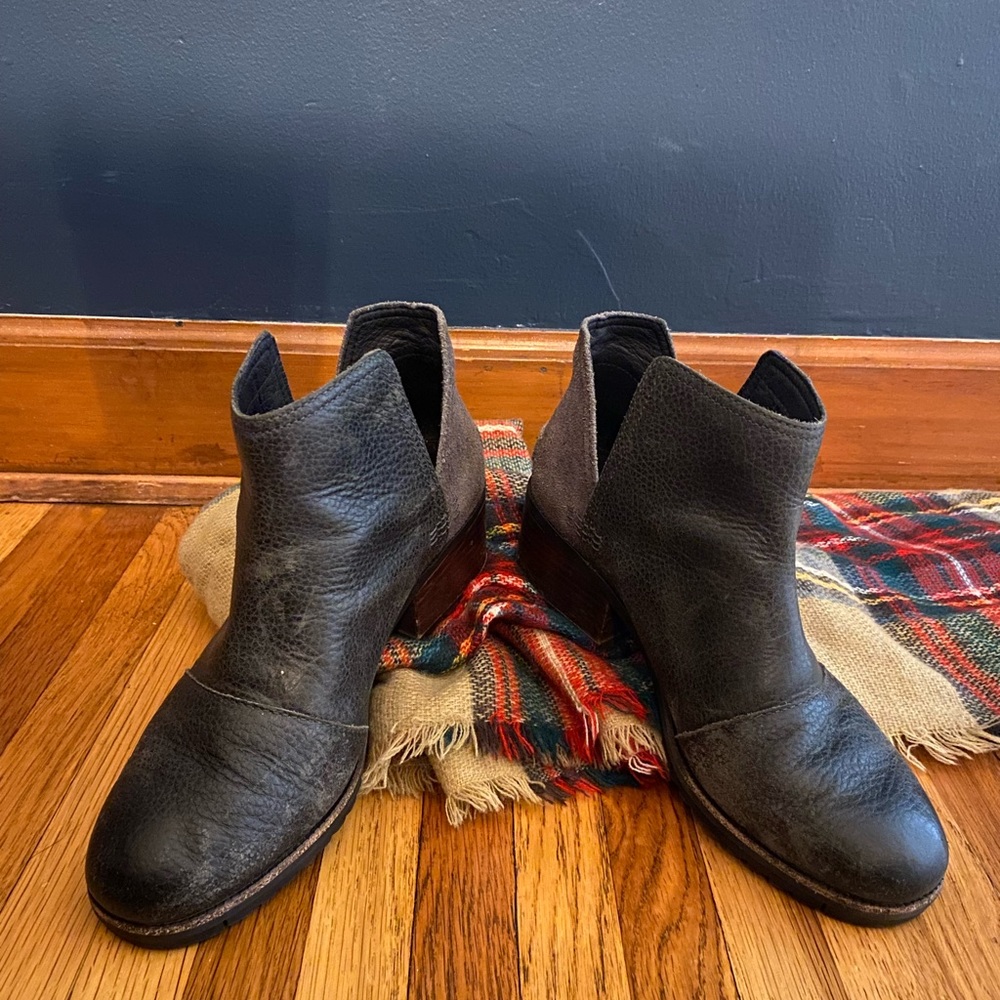 Sorel cate cut out ankle boots